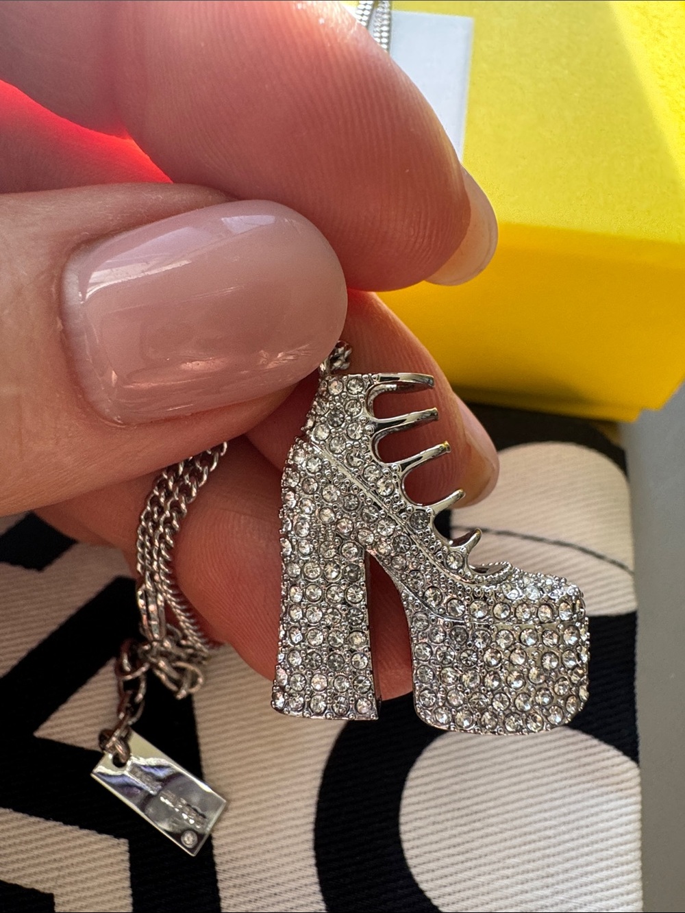 Marc Jacobs Silver Crystal Platform Charm neakless with Logo Pouch - Picture 2 of 6